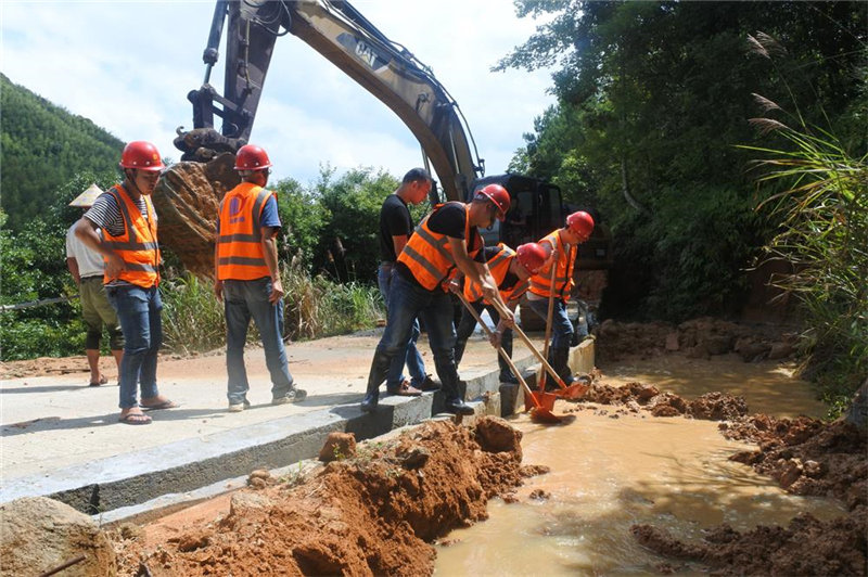 福建易順建筑工程有限公司提供技術人員和設備幫助祖墩鄉(xiāng)進行災后重建